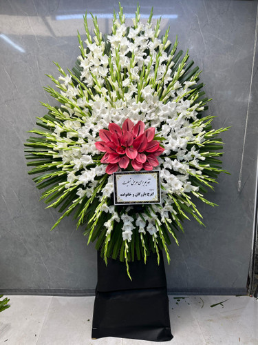 تاج گل یک طبقه ترحیم مسجد نور / گلایل و آنتریوم هلندی با پایه چوبی ارتفاع ۲۰۰ سانتی متری