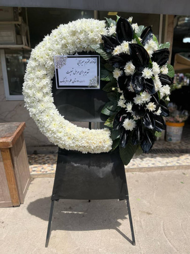 تاج گل ترحیم مسجد پیامبر اعظم | با گل های گلایل و آنتریوم هلندی در ارتفاع ۲ متر روی پایه چوبی